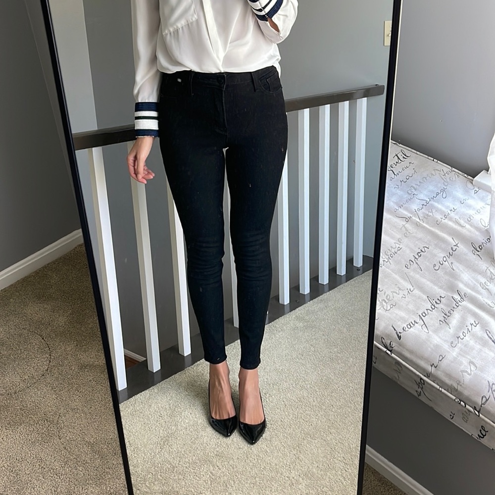 In new condition black skinny jeans